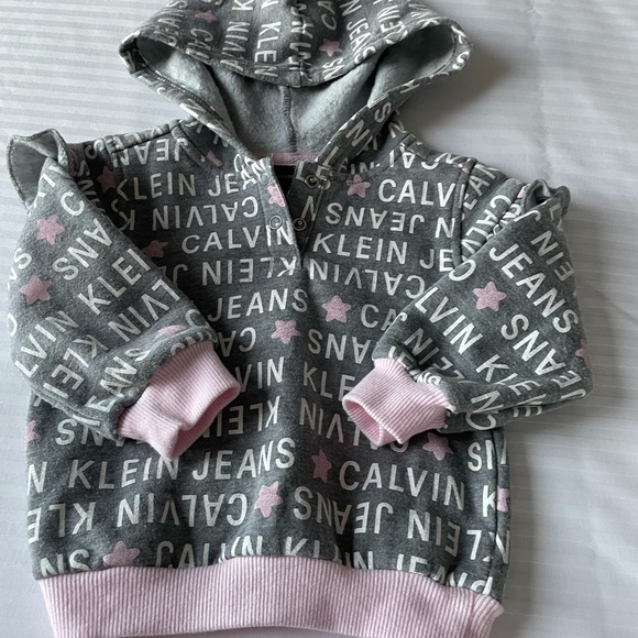 Calvin Klein Other - 🎉2 for $25🎉CHILDRENS CALVIN KLEIN PULLOVER HOODIE size 6-9 months.